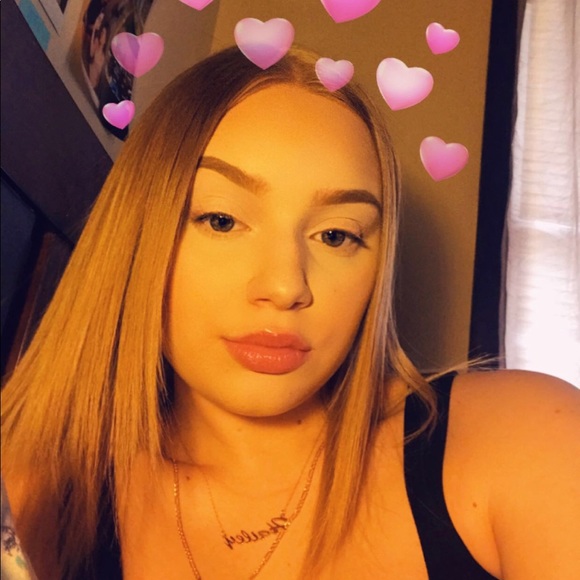 Meet your Posher, Hailey - Picture 1 of 1